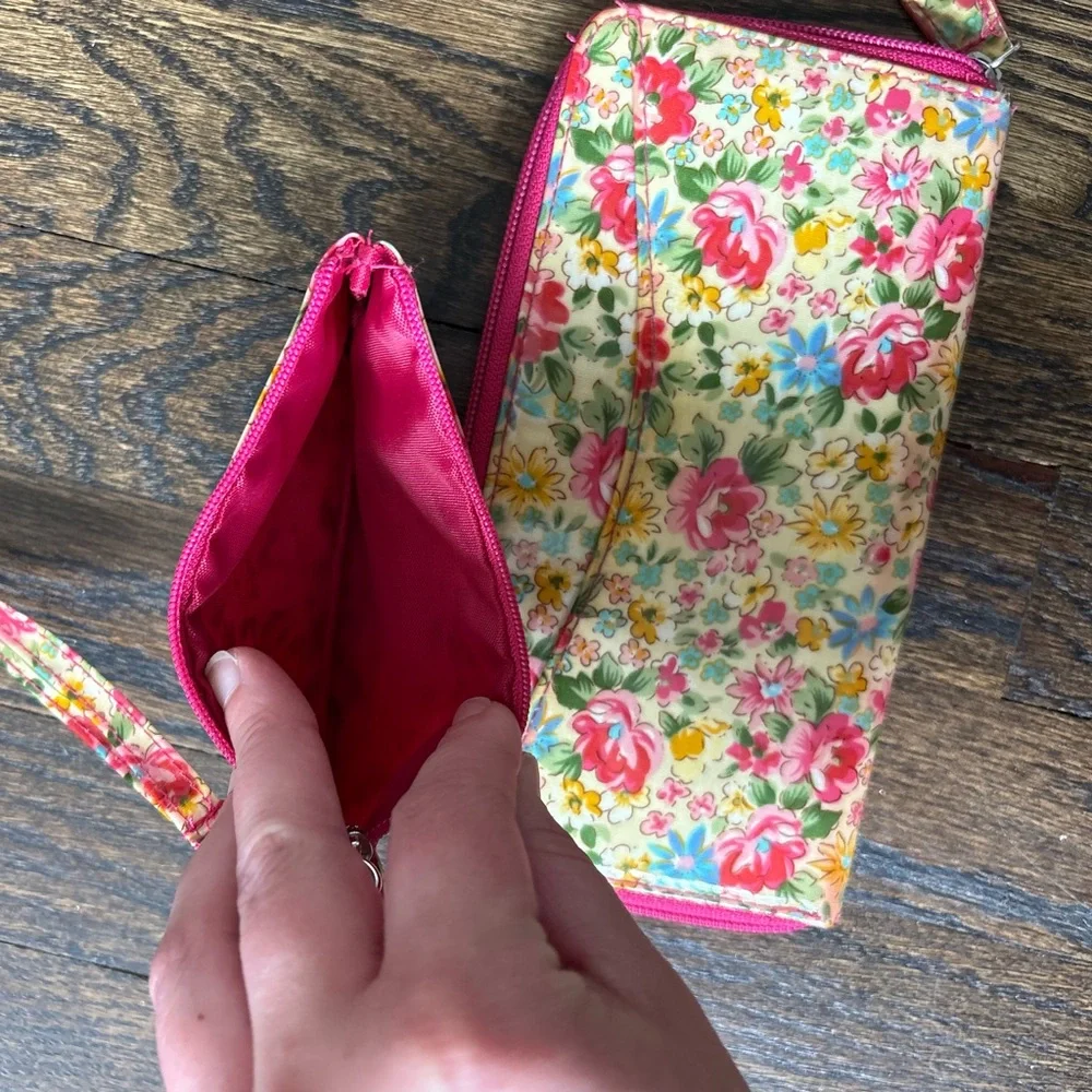 Floral Wristlet and Wallet Set - Picture 6 of 11